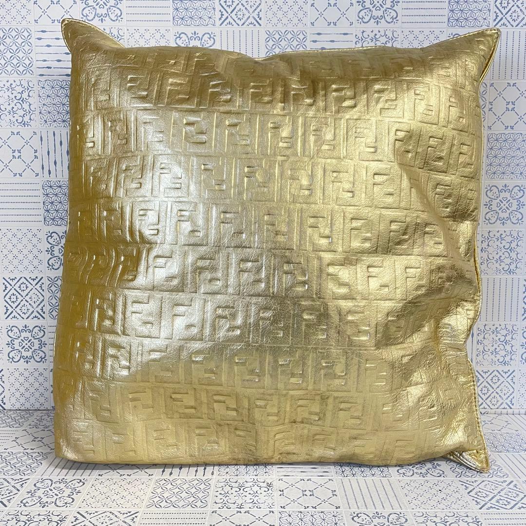 FENDI フェンディ　ゴールド　クッション　インテリア
