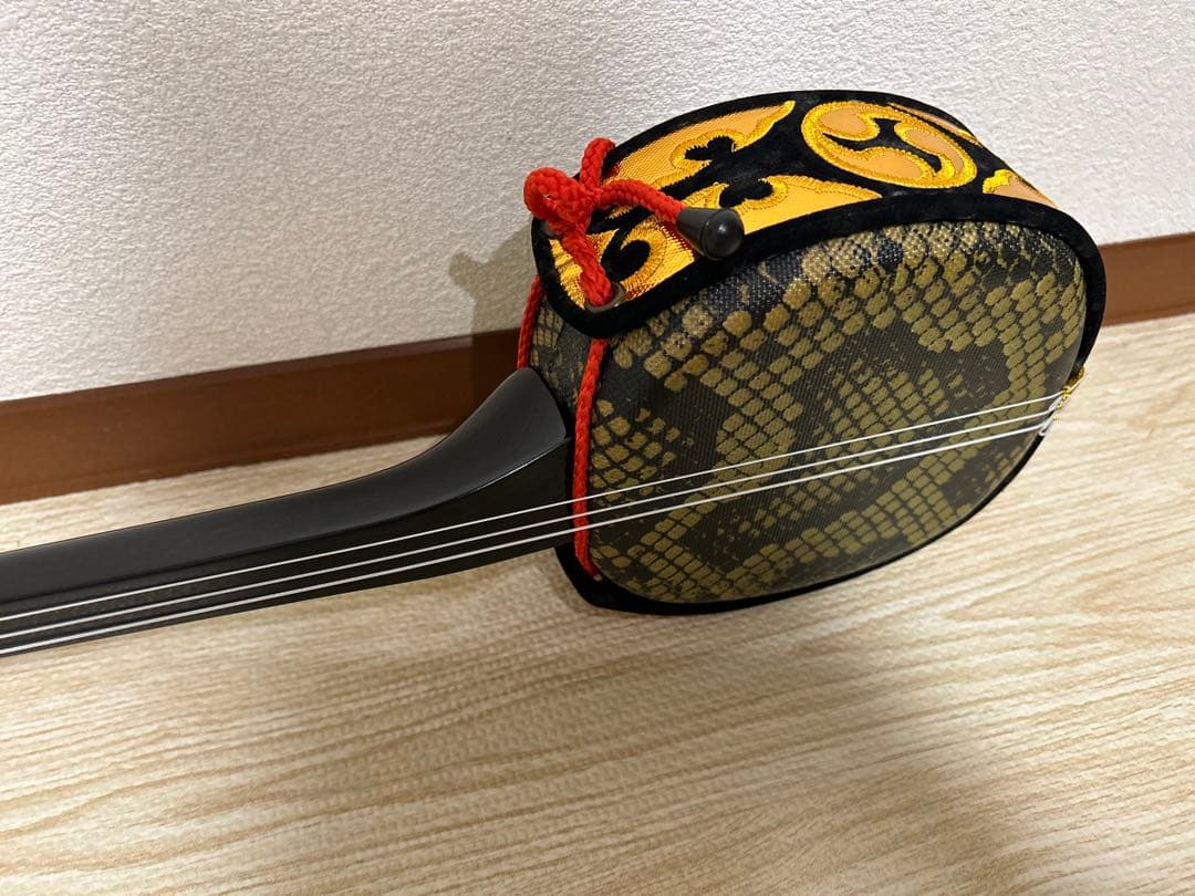 【美品】沖縄三線 人工皮 フィンガーピック・KORG(コルグ)チューナー付き