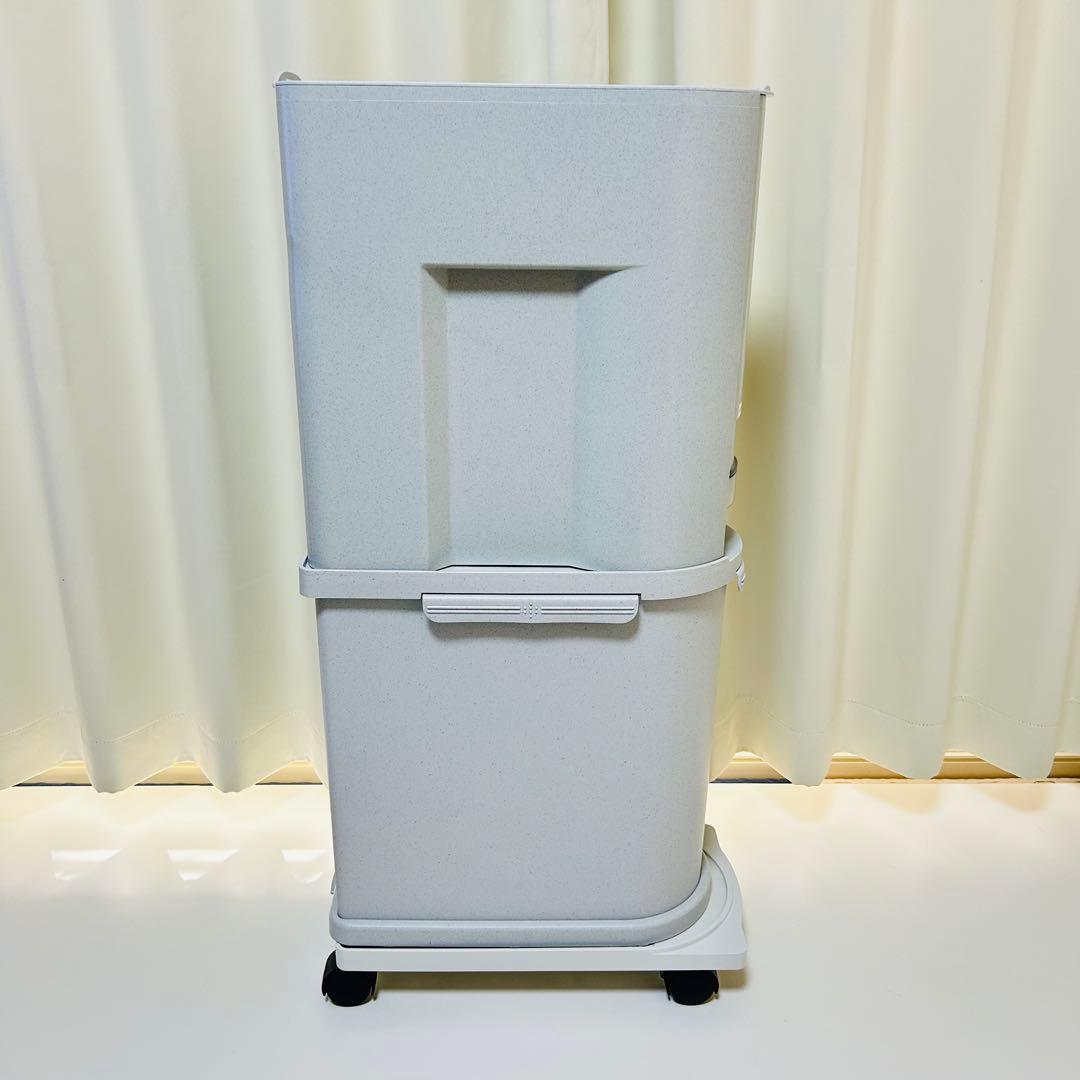 【極美品】Tupperware 米びつ ストッカー&キャスター付き