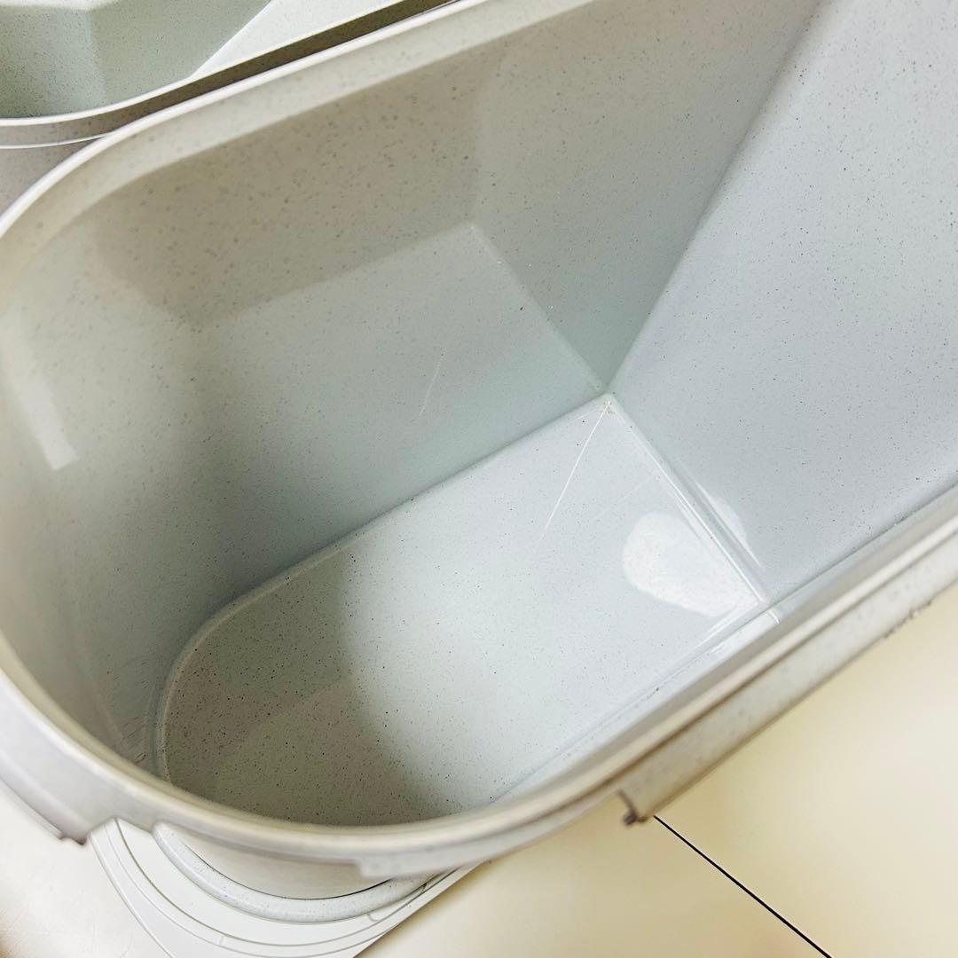 【極美品】Tupperware 米びつ ストッカー&キャスター付き