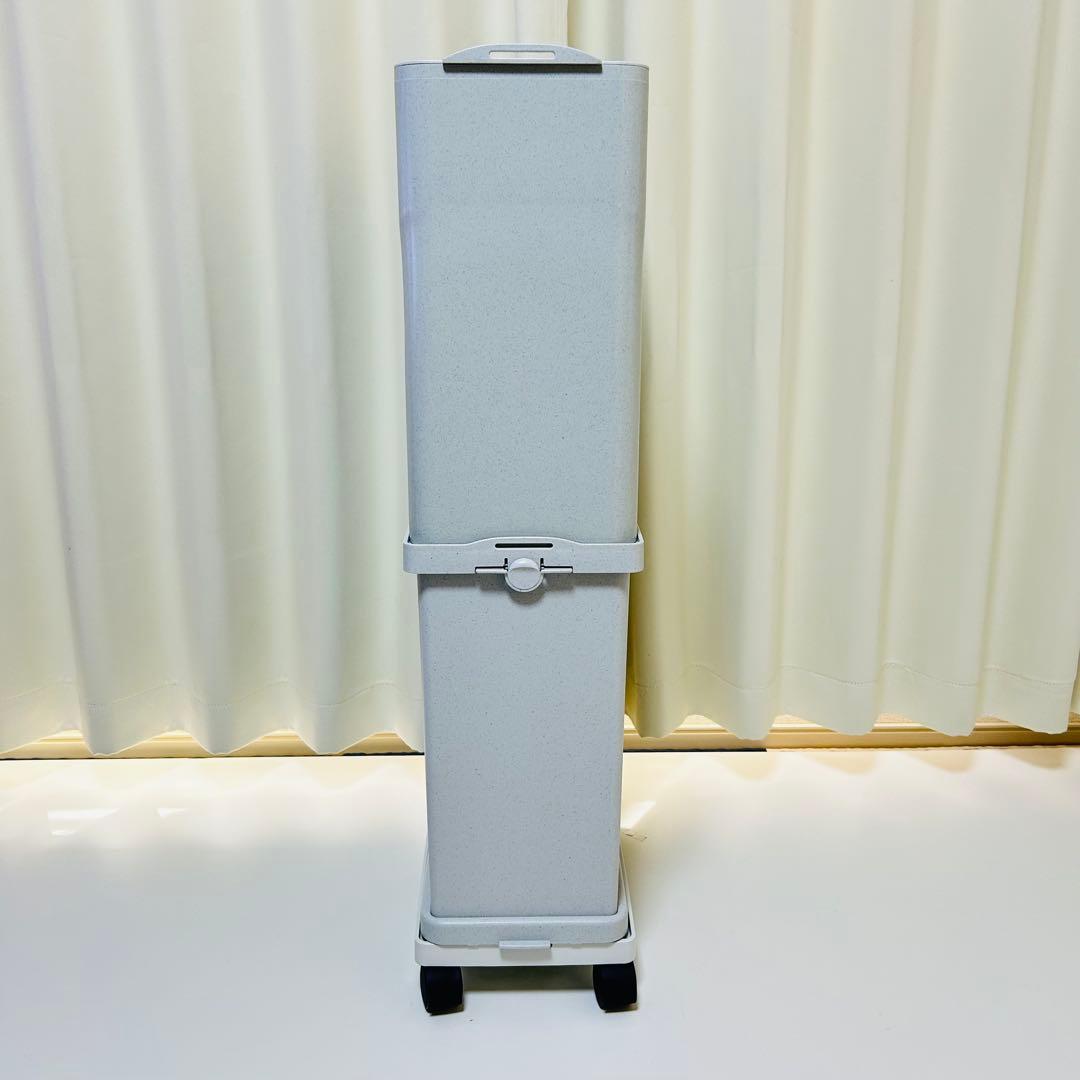 【極美品】Tupperware 米びつ ストッカー&キャスター付き