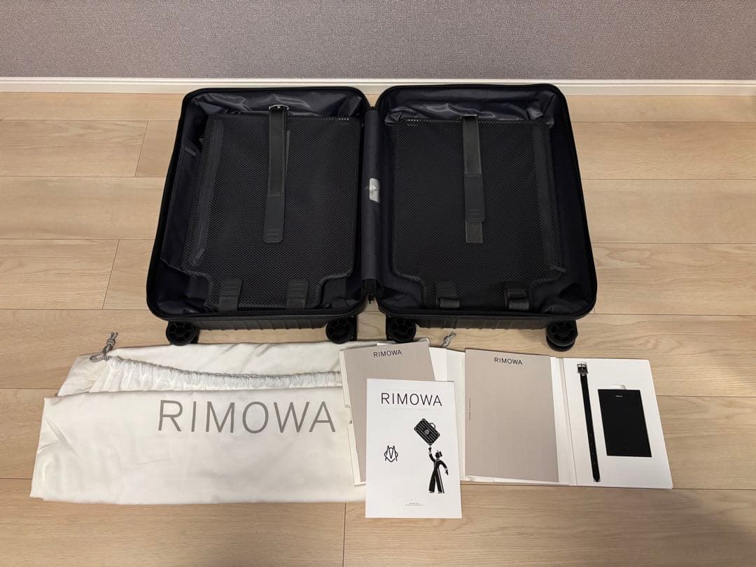 RIMOWA ブラック キャリーケース