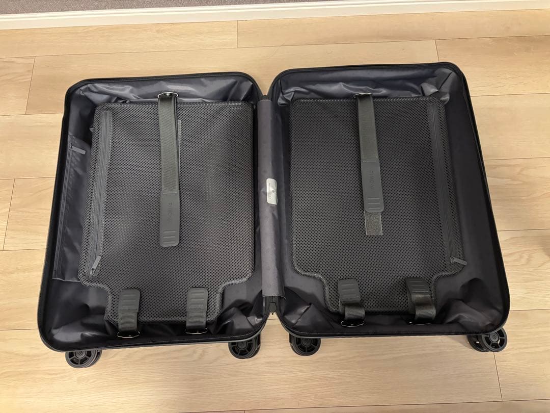 RIMOWA ブラック キャリーケース