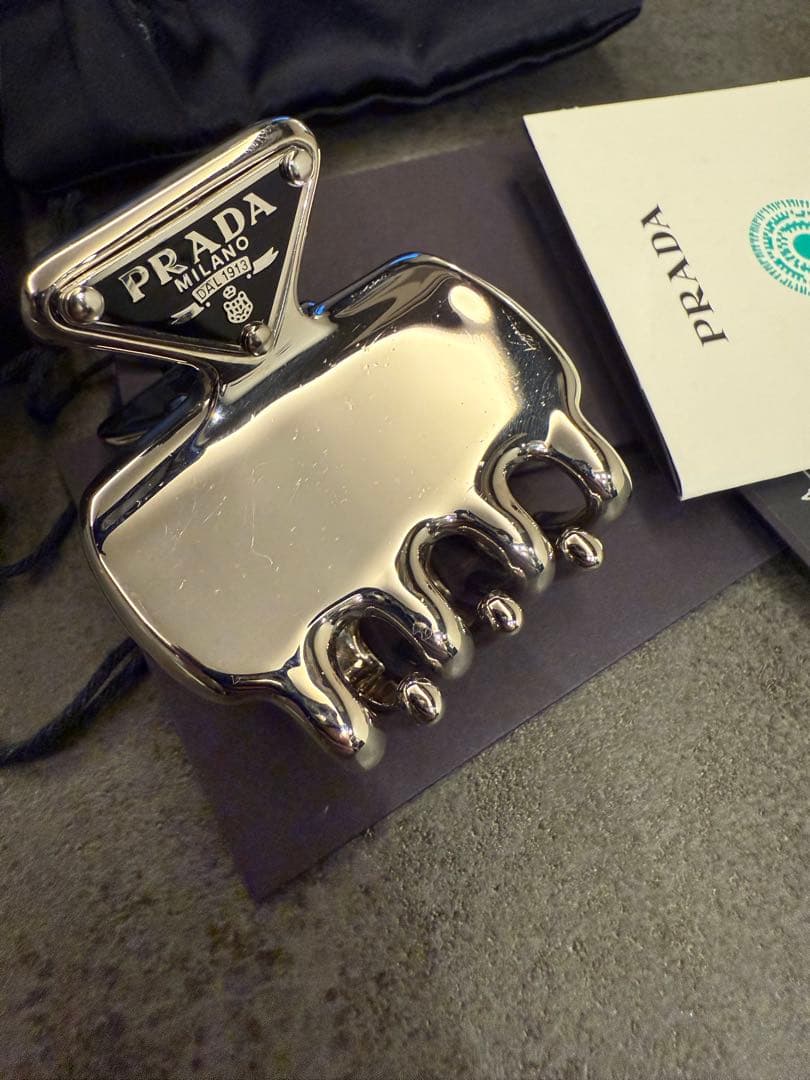 PRADA プラダ ヘアクリップ