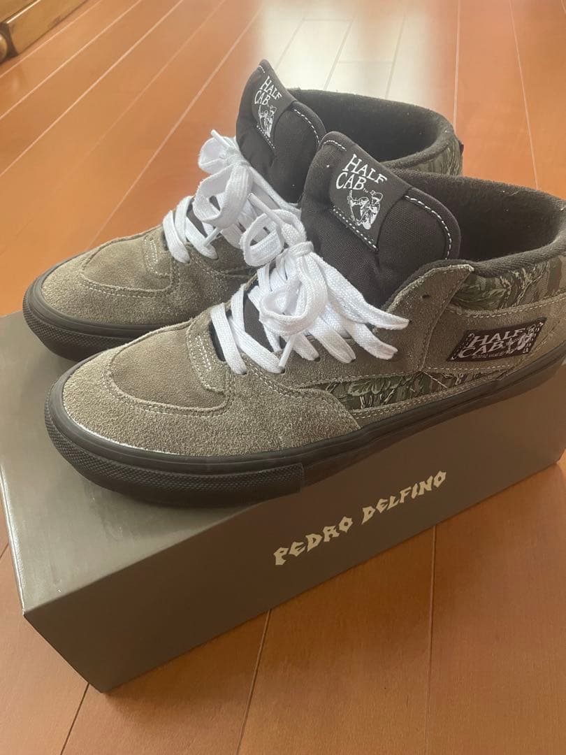 Skate Half Cab × PEDRO DELFINO