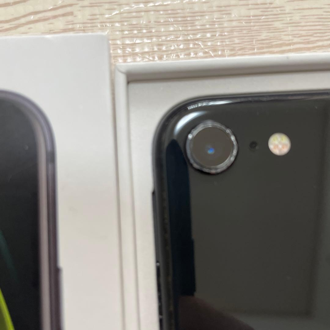 Apple iPhone SE (第2世代) 64GB simフリー　おまけつき
