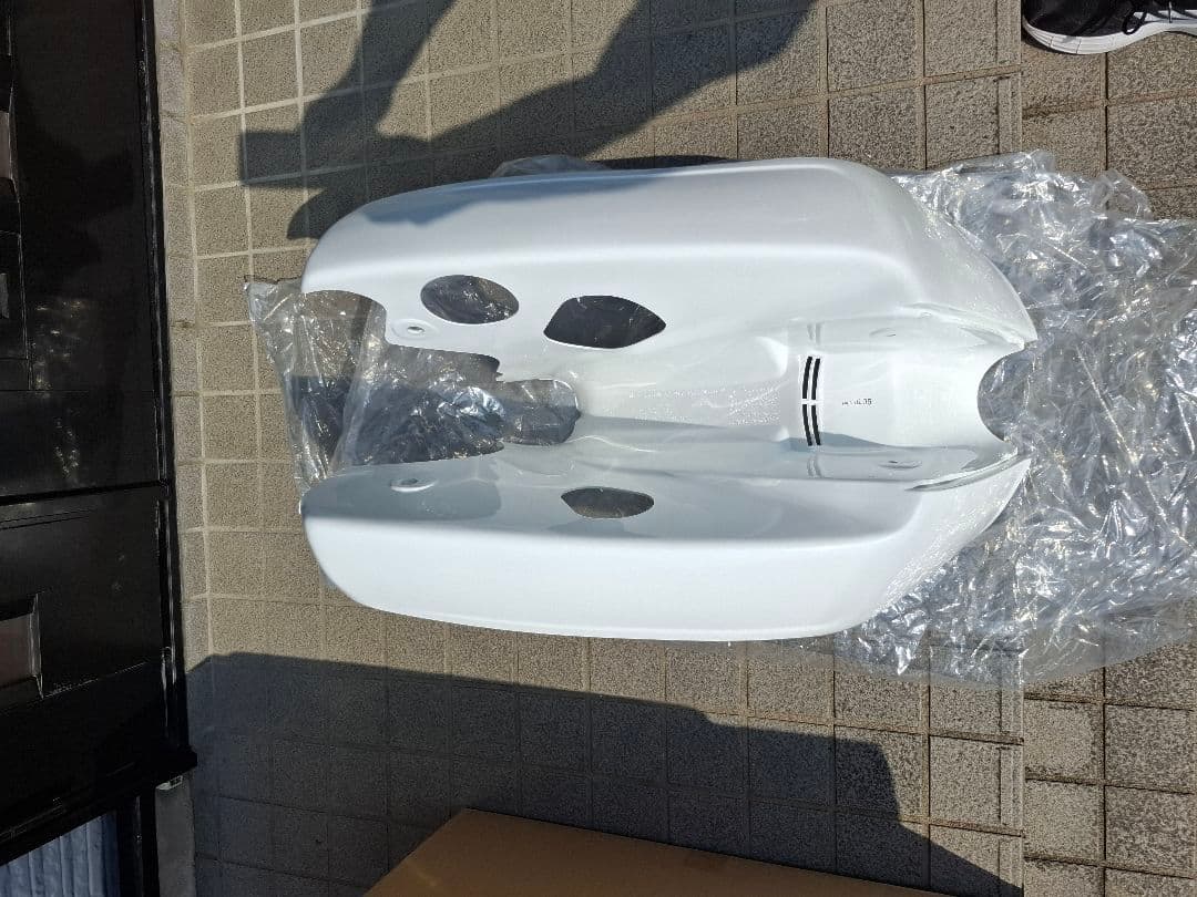 スーパーカブ 純正部品 レッグシールド B（シャスタホワイト）