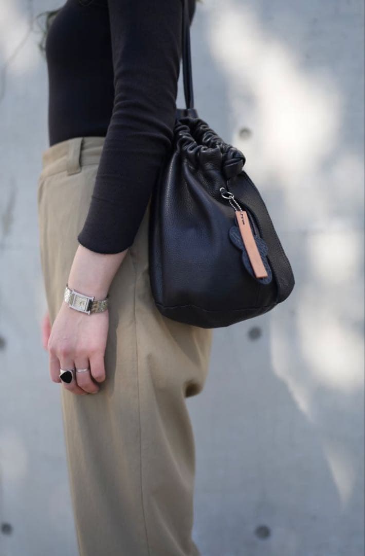 黒 レザー 巾着型ショルダーバッグ cian en paclam