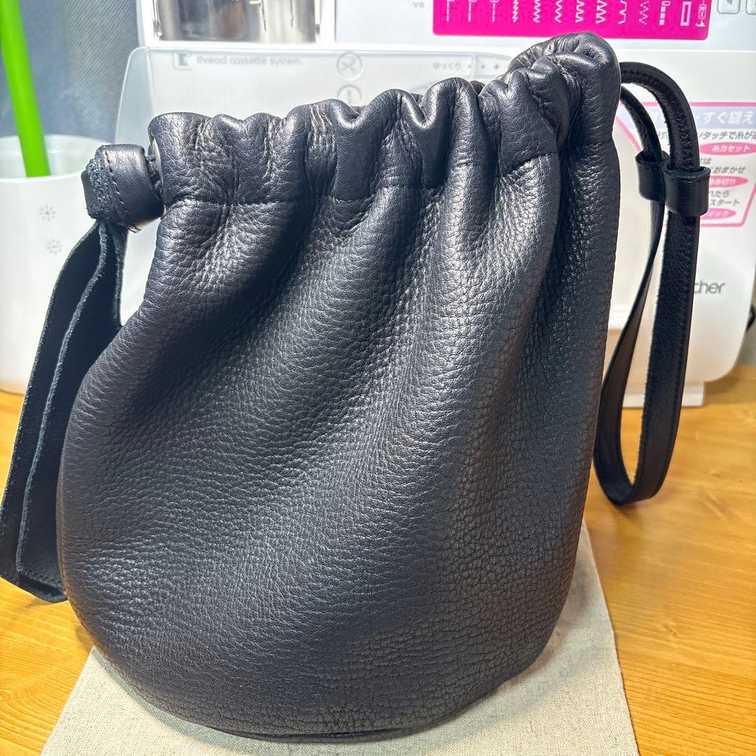 黒 レザー 巾着型ショルダーバッグ cian en paclam