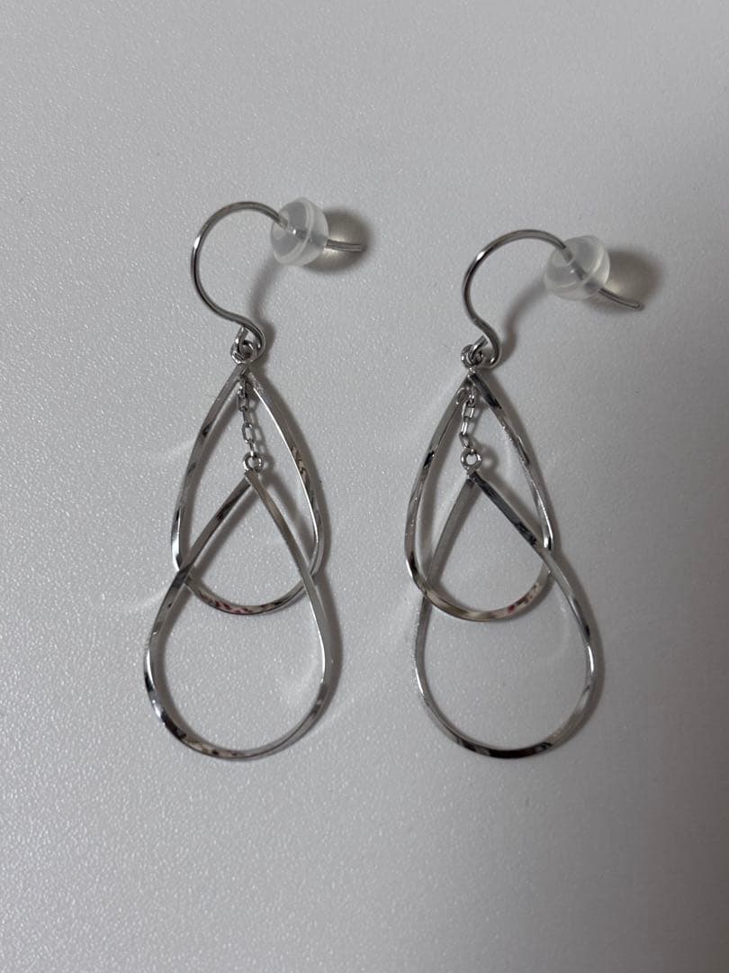 4℃ ヨンドシー　K10ホワイトゴールド ピアス ダブルドロップ　雫　しずく