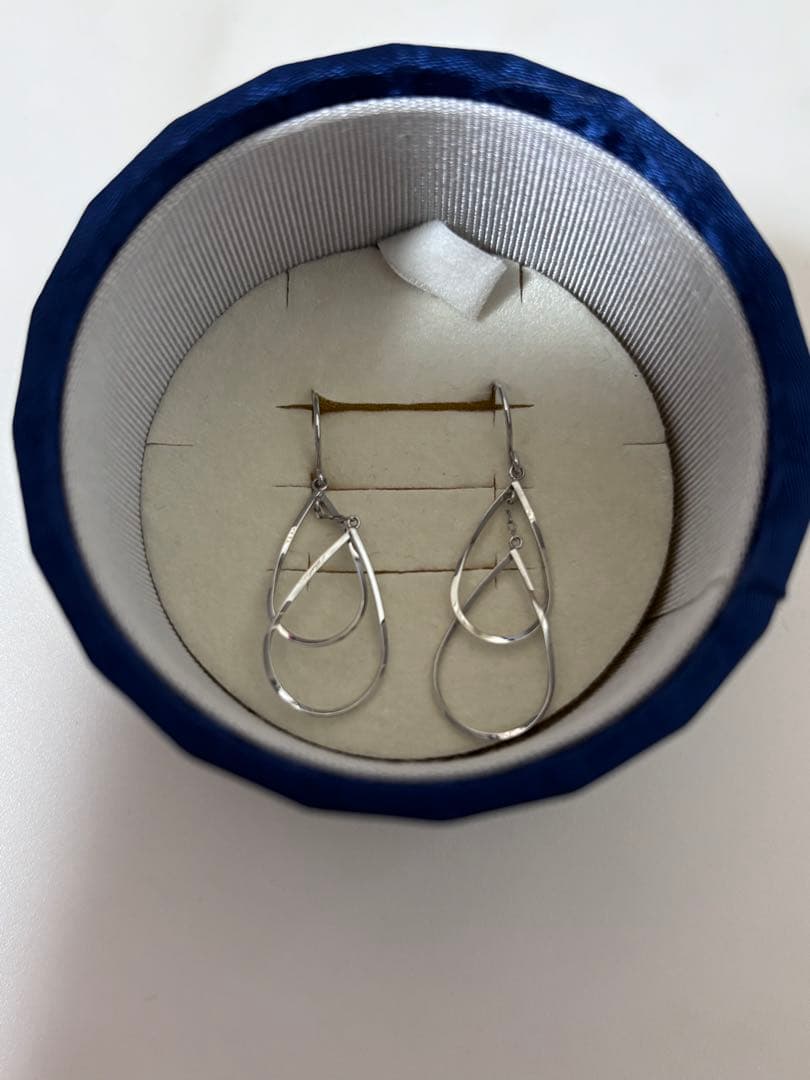 4℃ ヨンドシー　K10ホワイトゴールド ピアス ダブルドロップ　雫　しずく