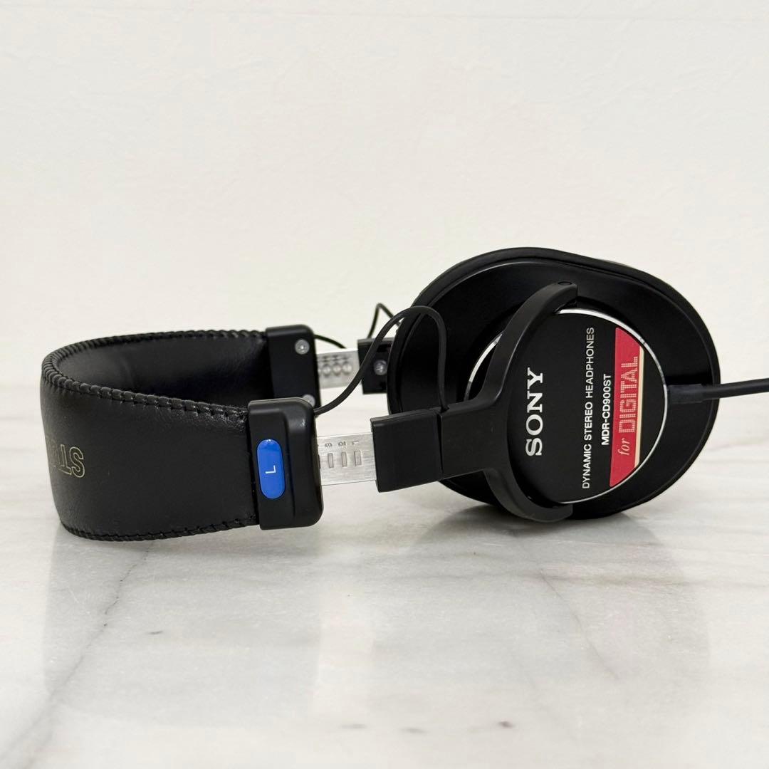 SONYモニターヘッドホンMDR-CD900ST