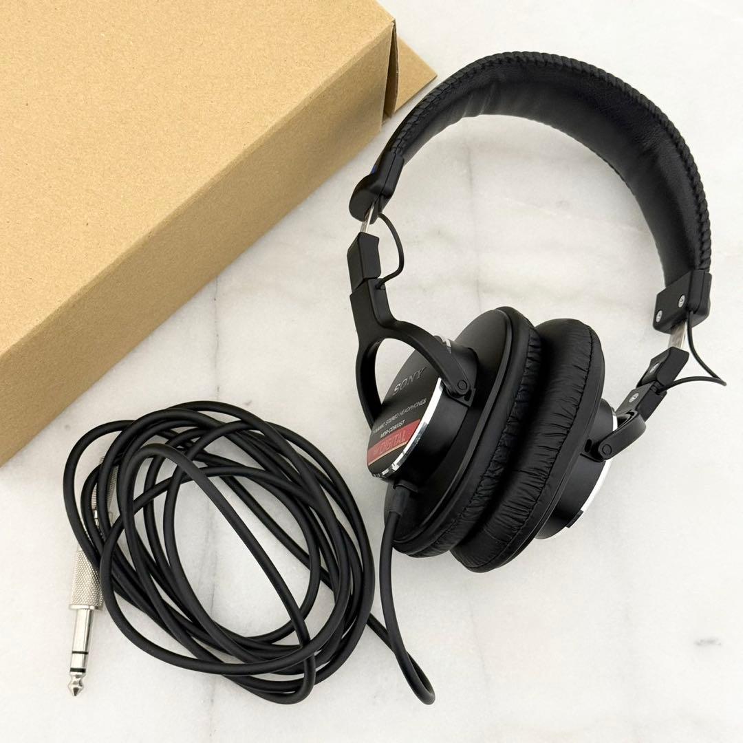 SONYモニターヘッドホンMDR-CD900ST