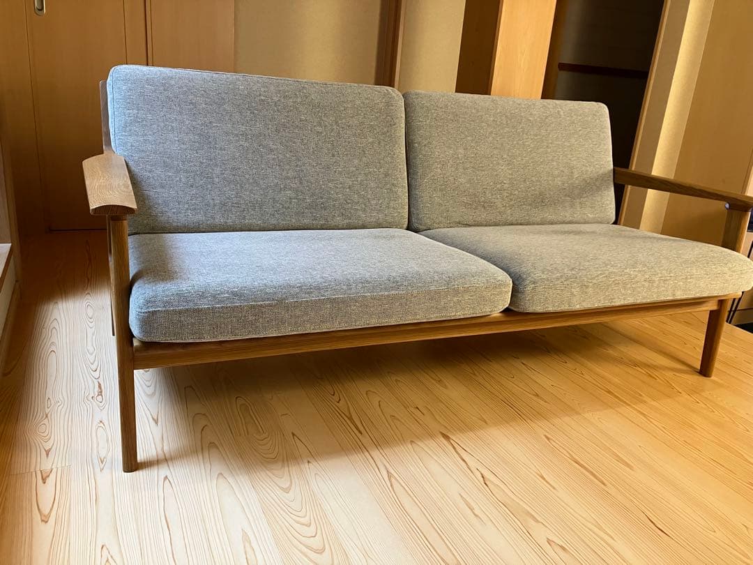 ３人掛けソファ　木製フレーム　無垢材　ナラ　オーク材　北欧デザイン　ビンテージ