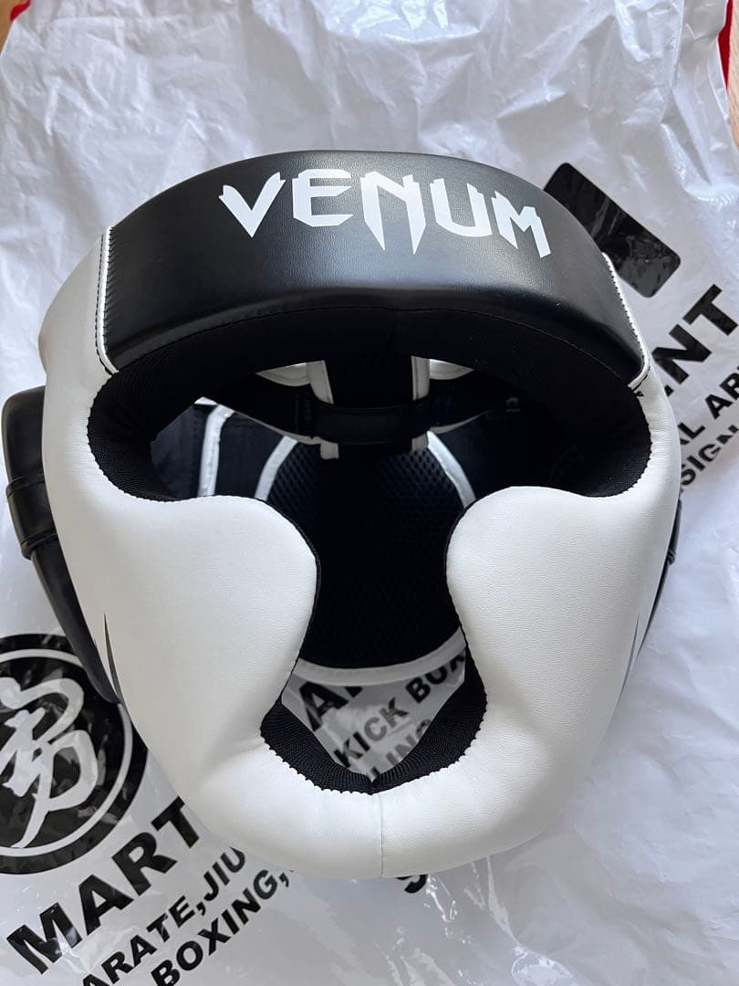 Venum ボクシングヘッドギア ホワイト/ブラック