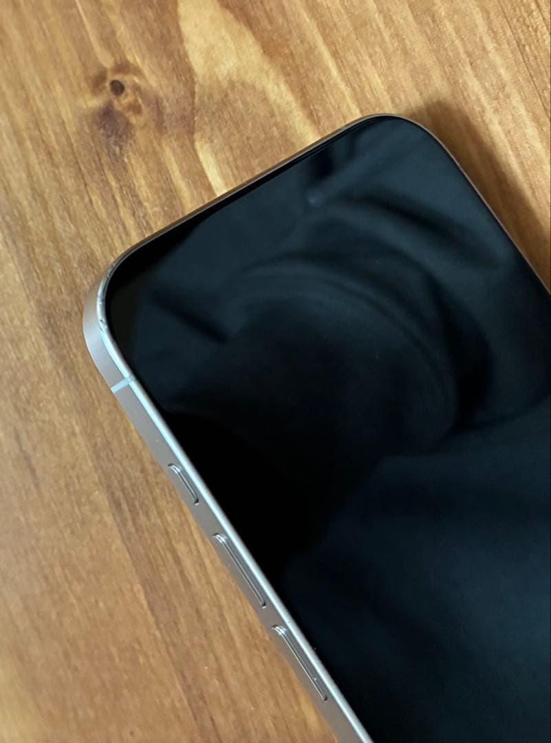 Apple iPhone 15 Pro ホワイトチタニウム　本体