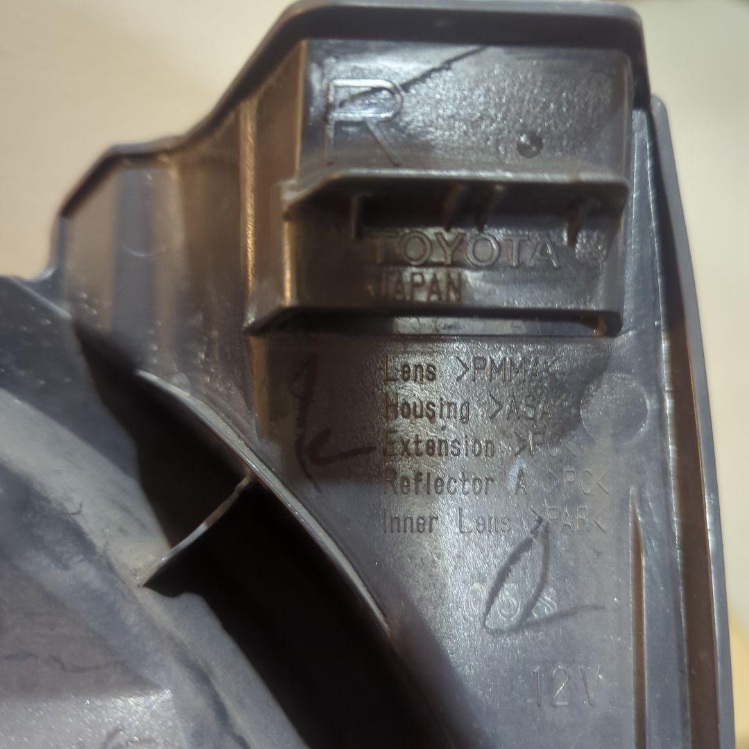 トヨタ 純正　ハイエース　テールランプ