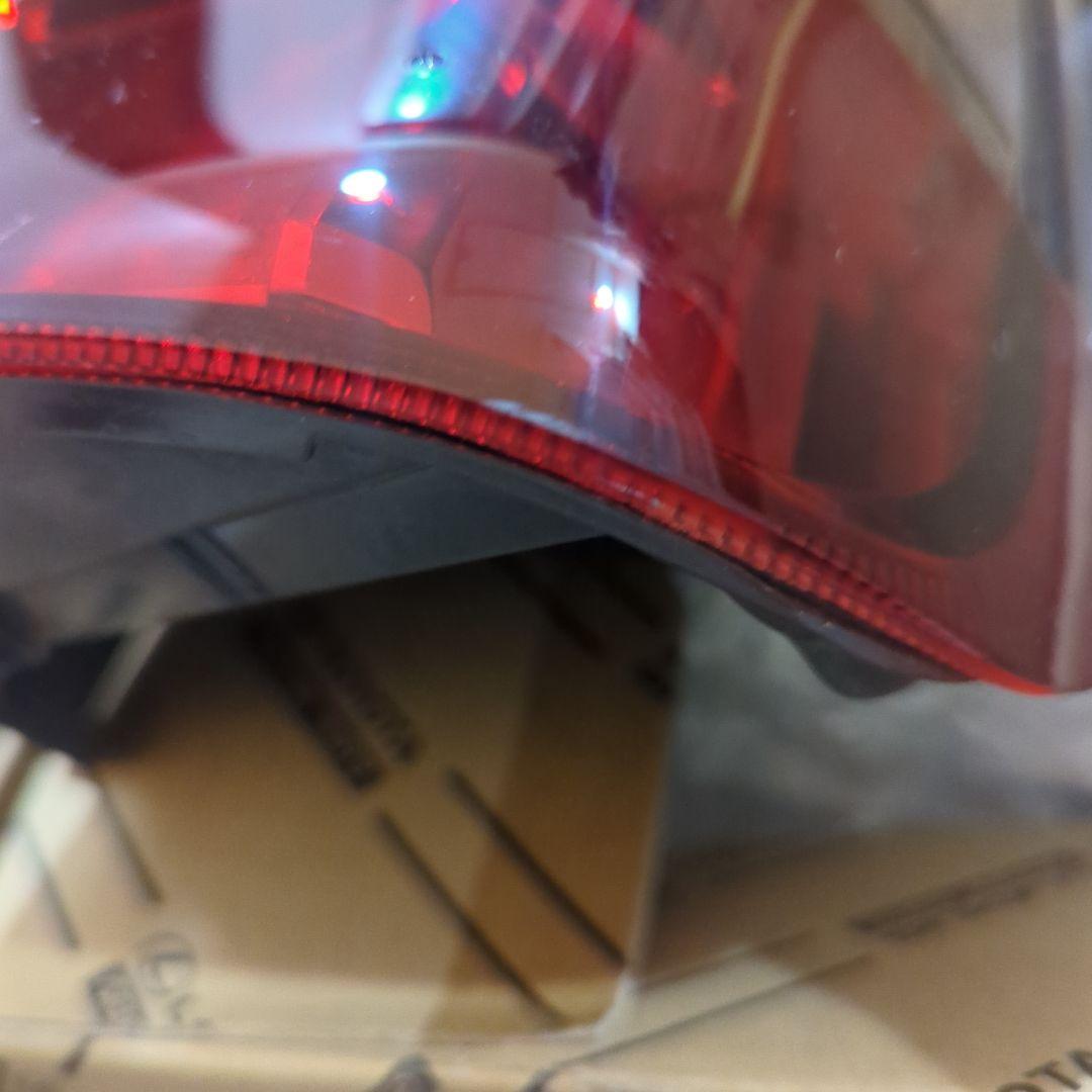 トヨタ 純正　ハイエース　テールランプ