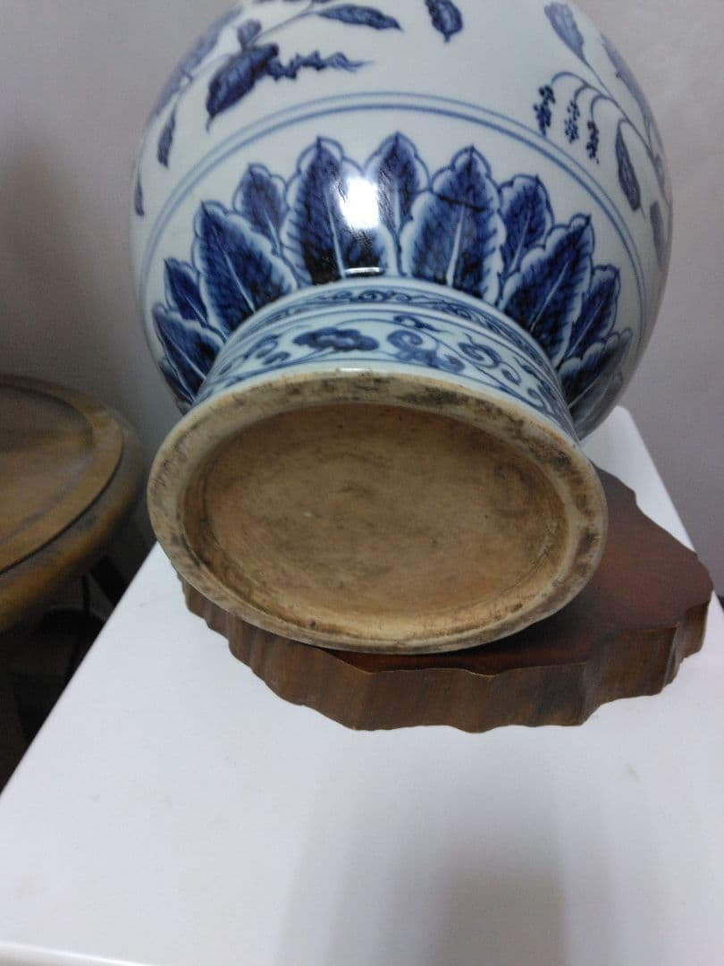 中国美術、青花花唐草文壺