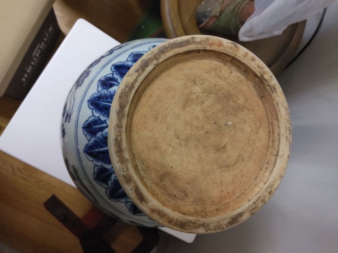 中国美術、青花花唐草文壺