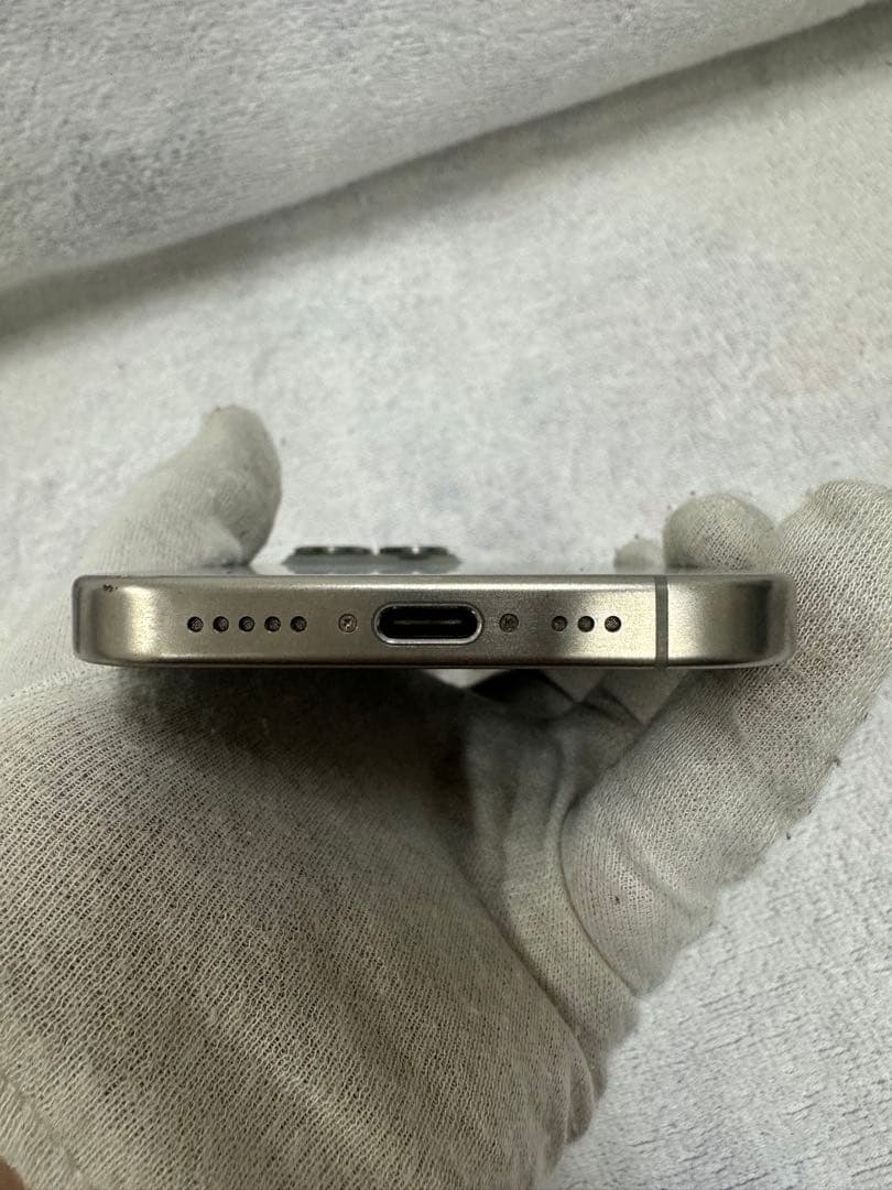 〒Apple Phone15 pro チタニウム　256GB SIMフリー