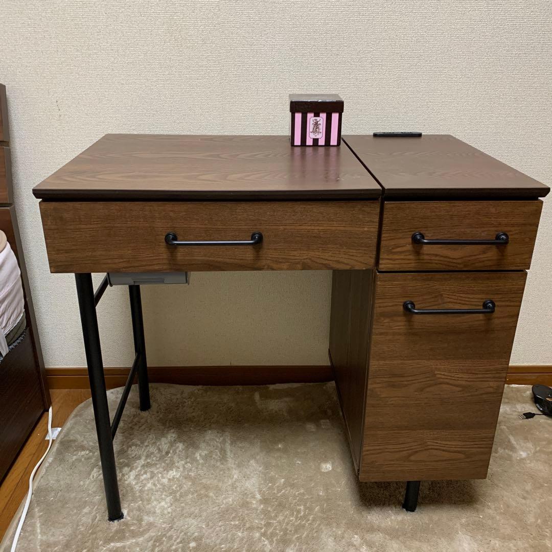 LOWYAドレッサーデスク