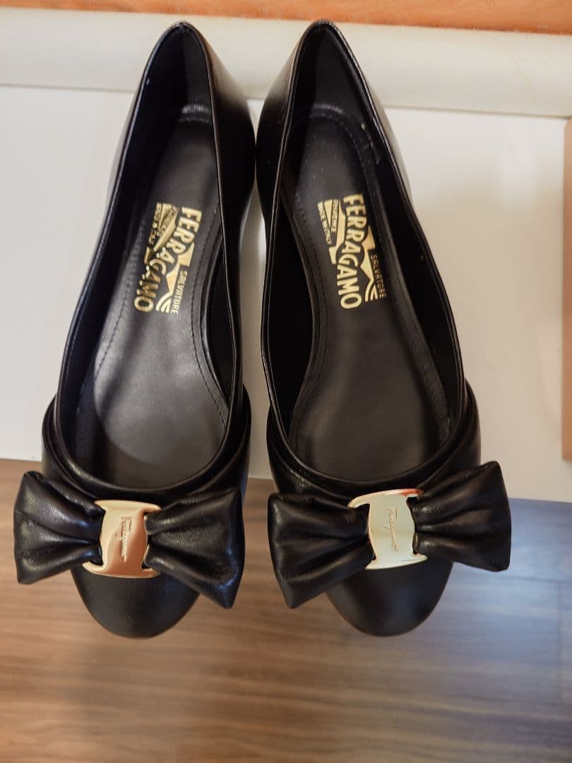 新品未使用FERRAGAMO ブラック フラットシューズ
