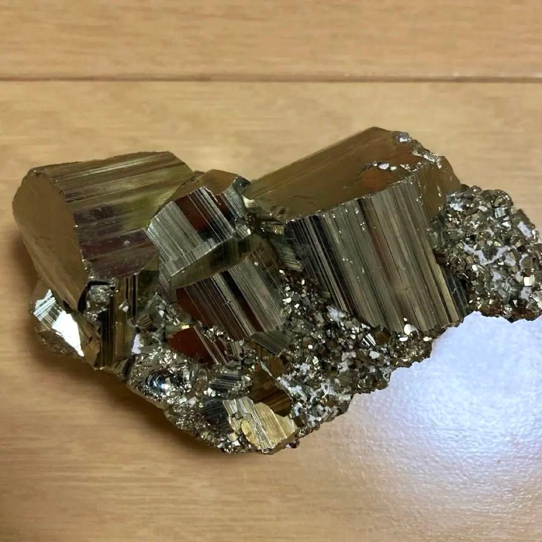 パイライト／ペルー　ラクラカンチャ鉱山産　CUBE型　クラスター原石