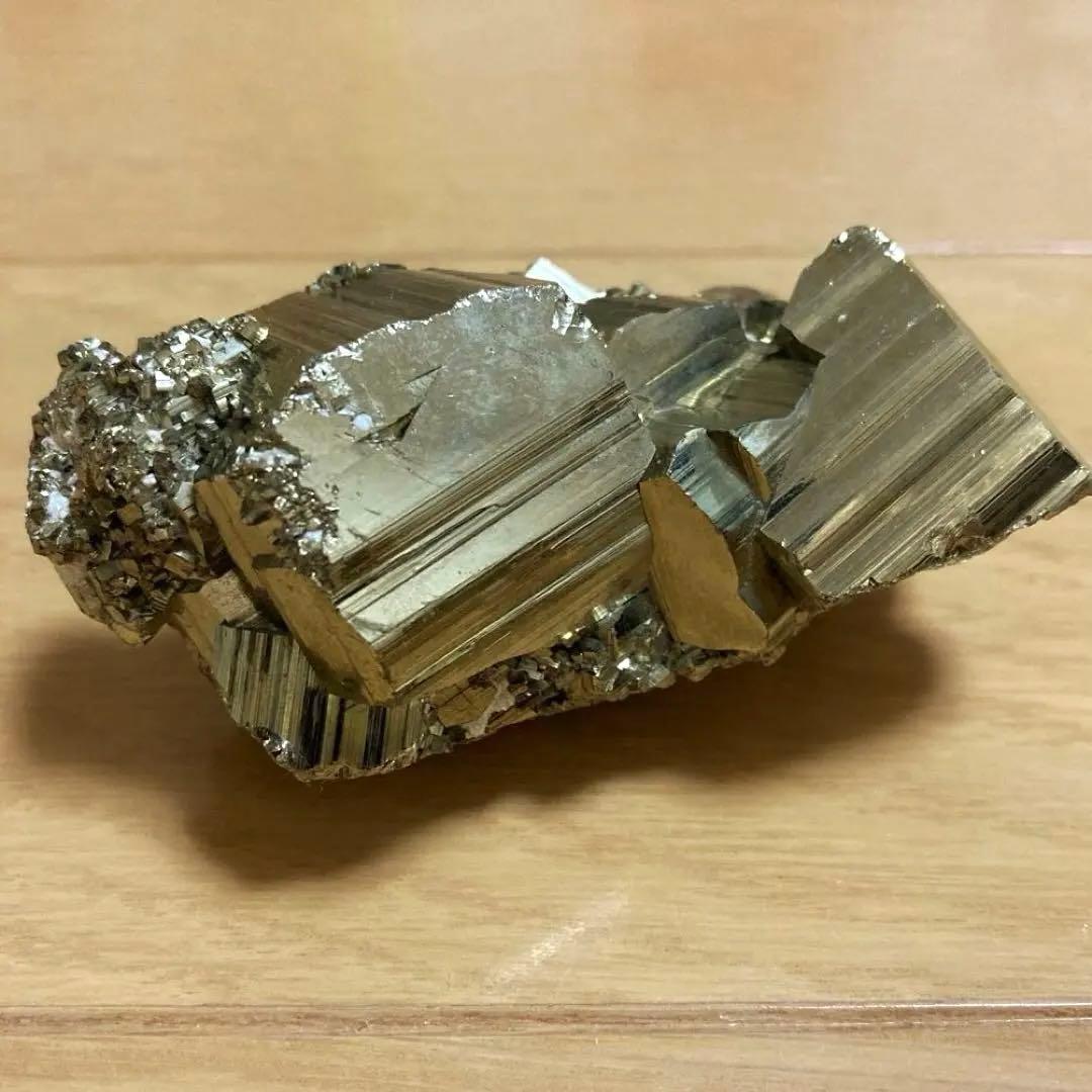 パイライト／ペルー　ラクラカンチャ鉱山産　CUBE型　クラスター原石