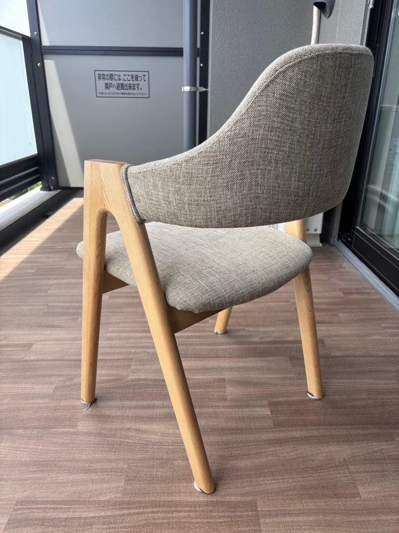 ina ダイニングチェア 椅子 イス 一脚 ブラス 木製脚 ベージュ系張地