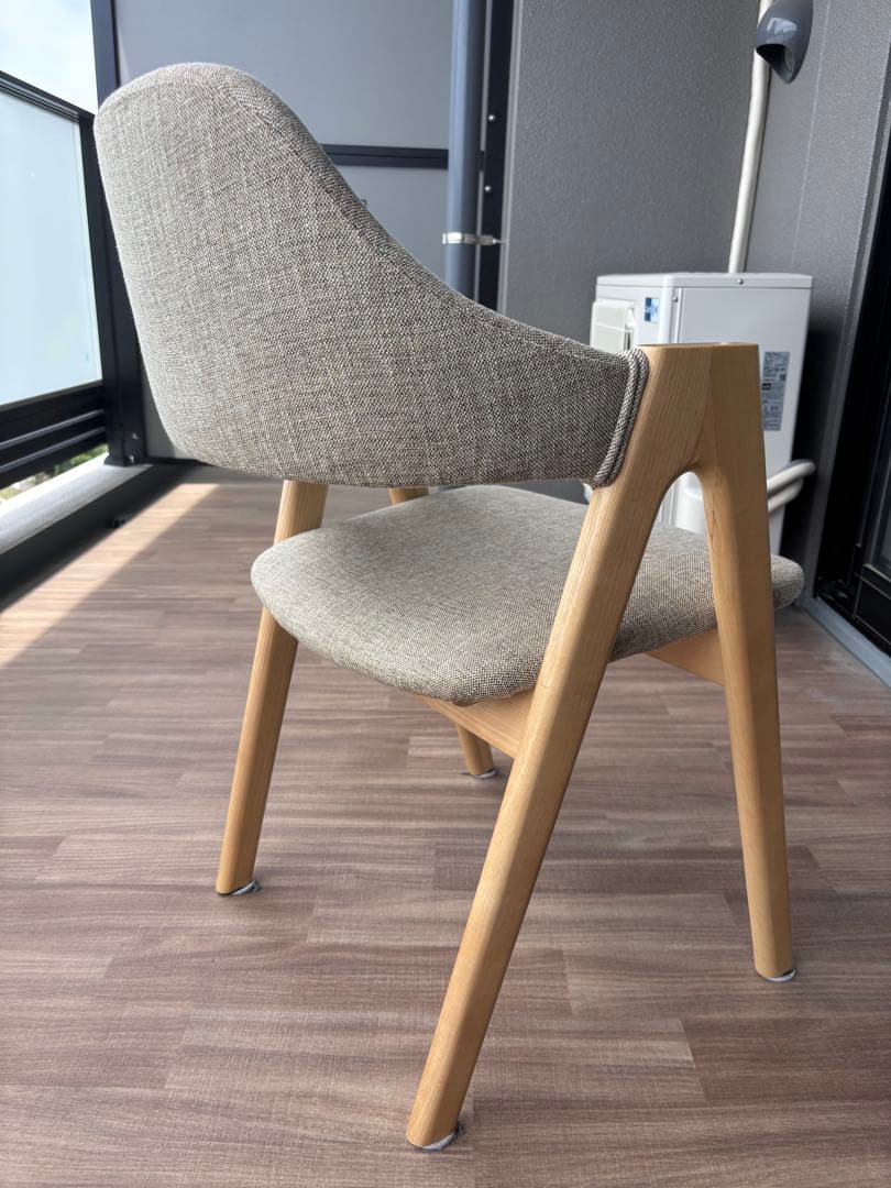 ina ダイニングチェア 椅子 イス 一脚 ブラス 木製脚 ベージュ系張地