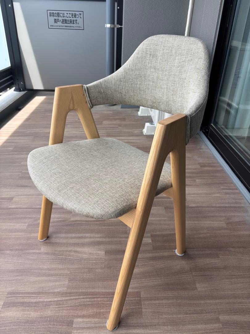 ina ダイニングチェア 椅子 イス 一脚 ブラス 木製脚 ベージュ系張地