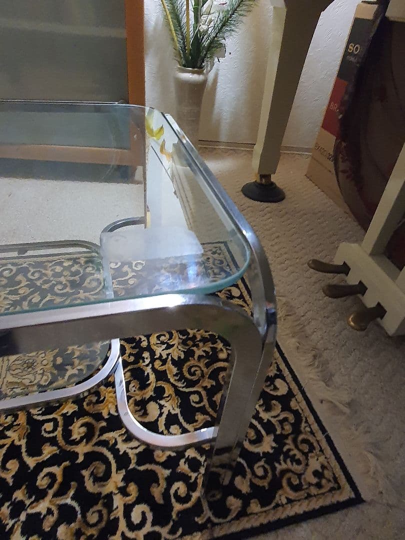 早いもの勝ち!!最終値引き！モダンなガラス製センターテーブル