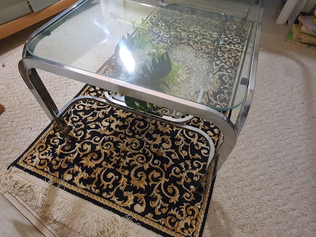 早いもの勝ち!!最終値引き！モダンなガラス製センターテーブル