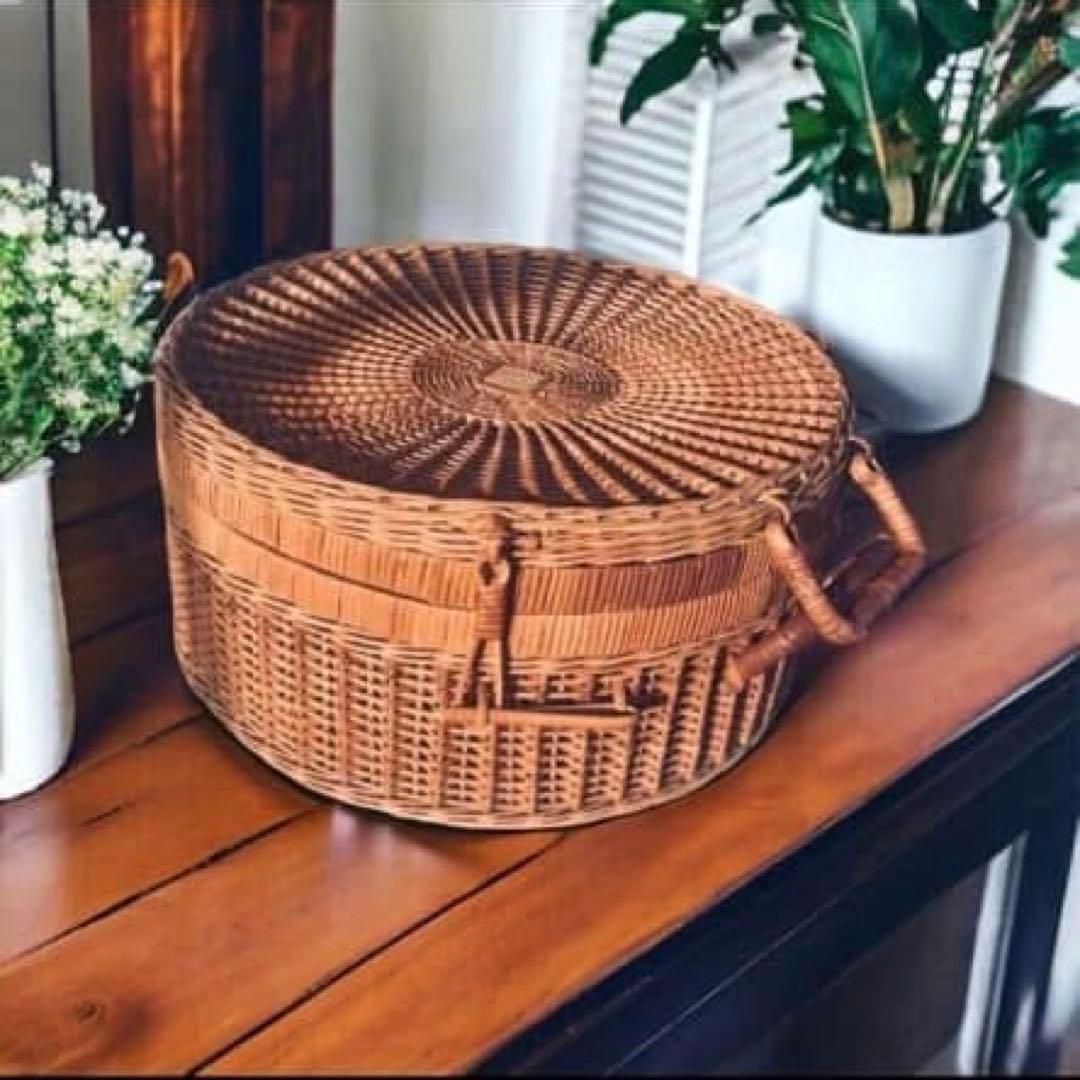 ビンテージ　丸い大型　藤製バスケット ラタンバック インダストリアル　ピクニック