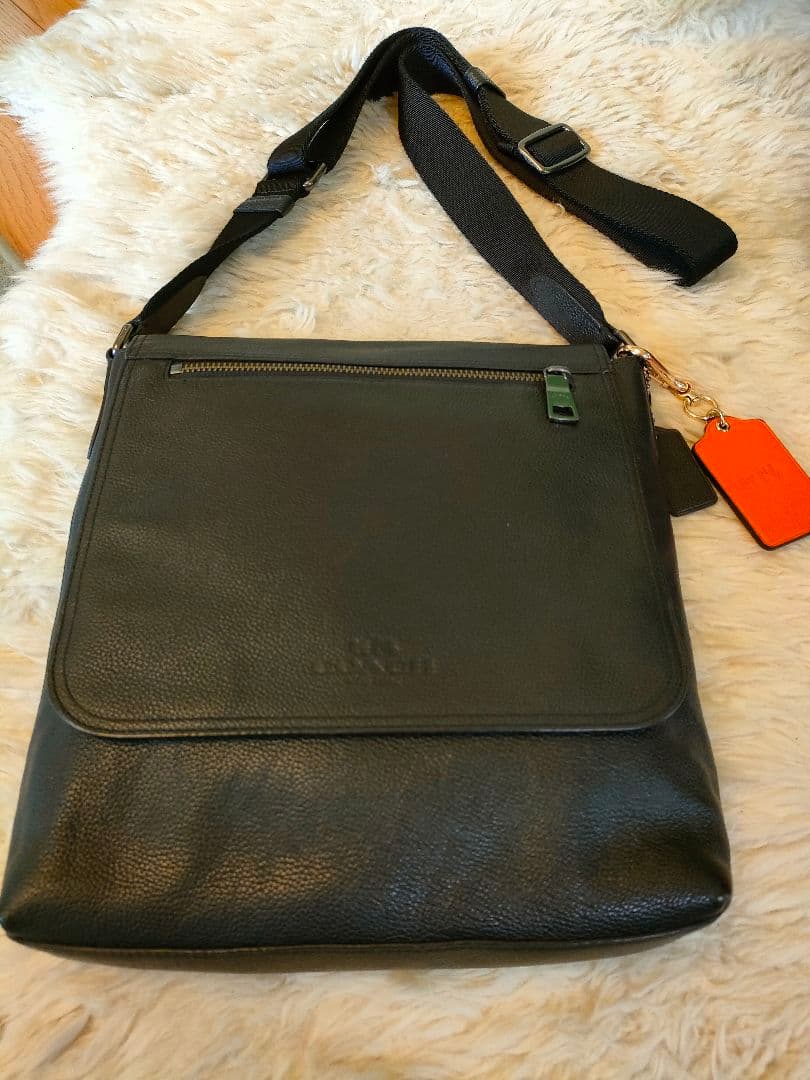 【美品】 COACH（コーチ）ショルダーバッグ黒 キーホルダー付