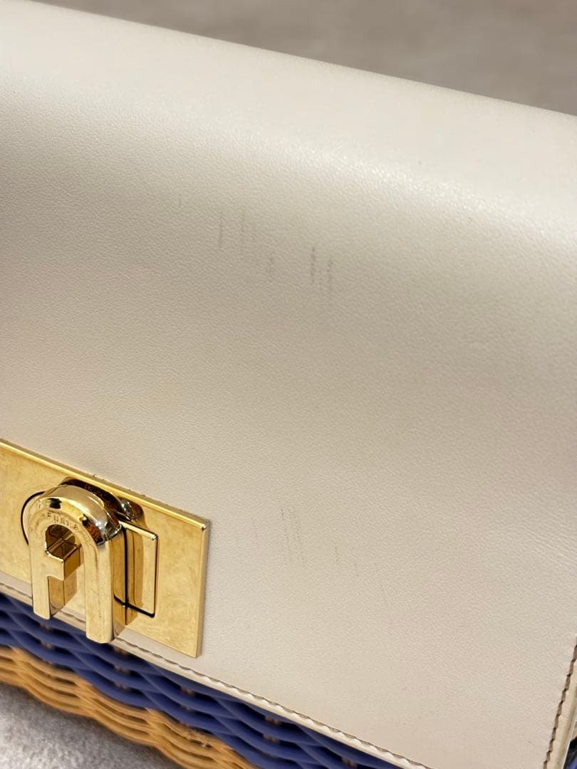 FURLA ミニクロスボディバッグ