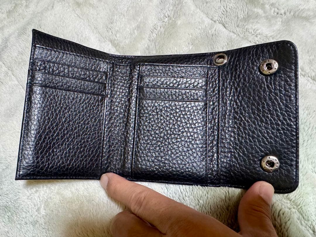 ブラックレザー三つ折り財布