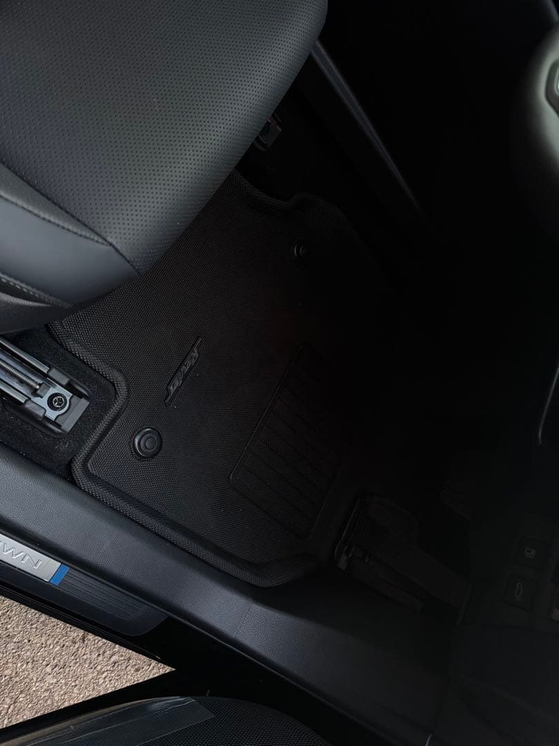 クラウンスポーツ　AZSH36W 立体成形　3Dフロアマット　1台分　1点のみ