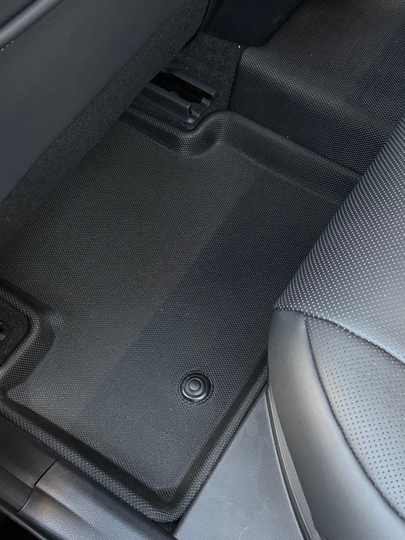 クラウンスポーツ　AZSH36W 立体成形　3Dフロアマット　1台分　1点のみ