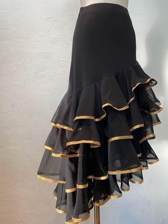 【豪華】新品　段々フリル　裾ゴールデンラメリボン　ラテンスカート黒ｐ3235