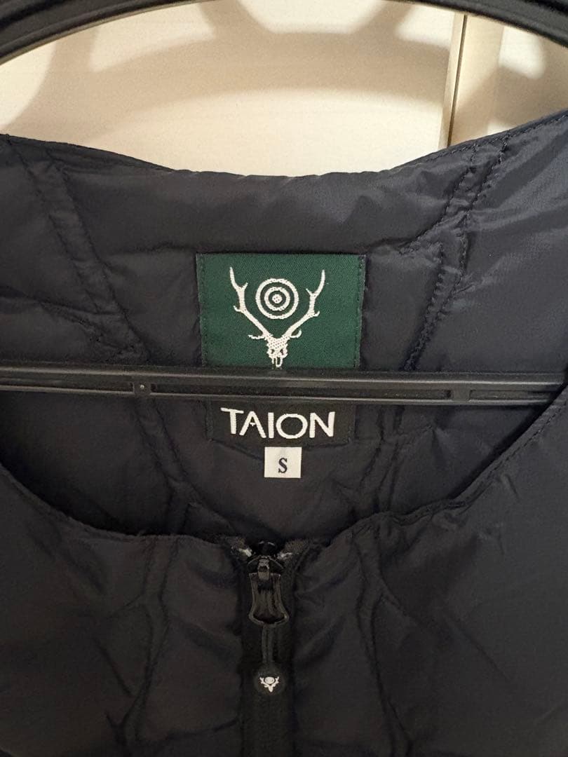 【新品】South2 West8 x TAION Inner Down Vest