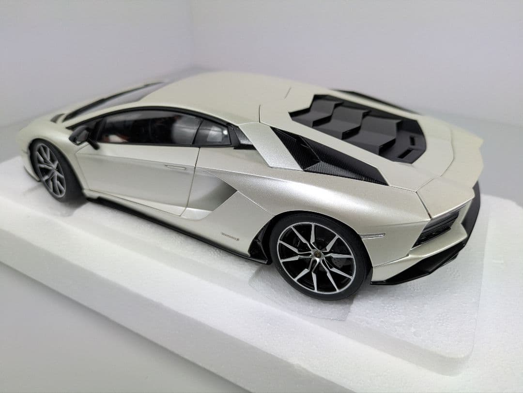1/18 ミニカー オートアート ランボルギーニ アヴェンタドール S Aa