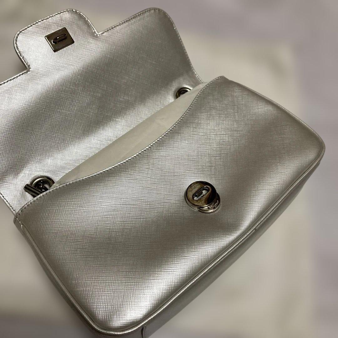 未使用 フェラガモ シルバー チェーン ショルダーバッグ 銀 イタリア製 布袋