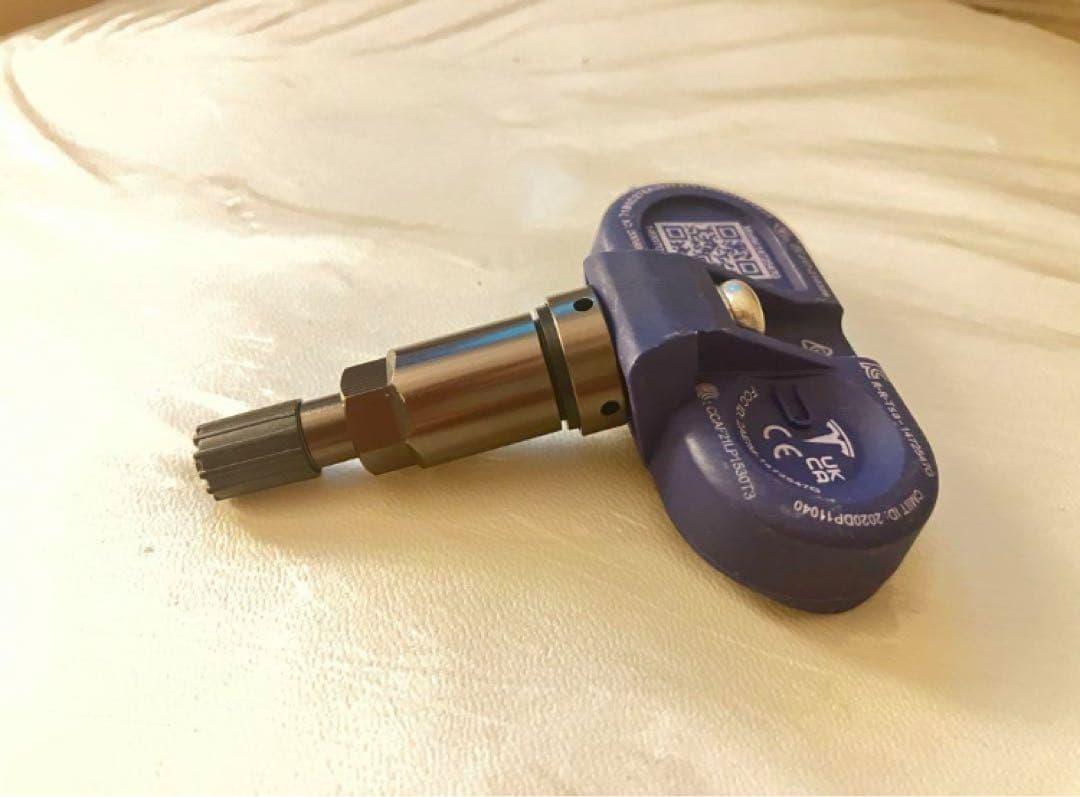 テスラモデルY 20インチ純正ホイール4本セット(タイヤtpms付)