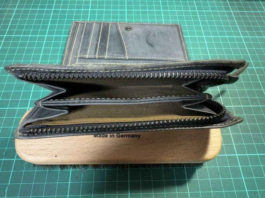 CORBO Curious縦型折財布 L字ファスナーケース付 黒