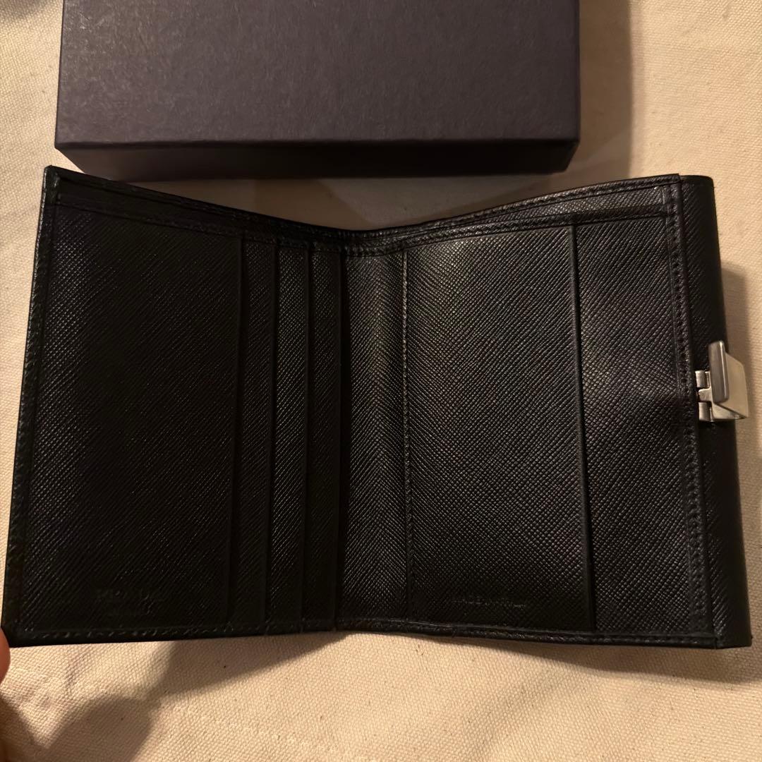 未使用　PRADA 二つ折り財布