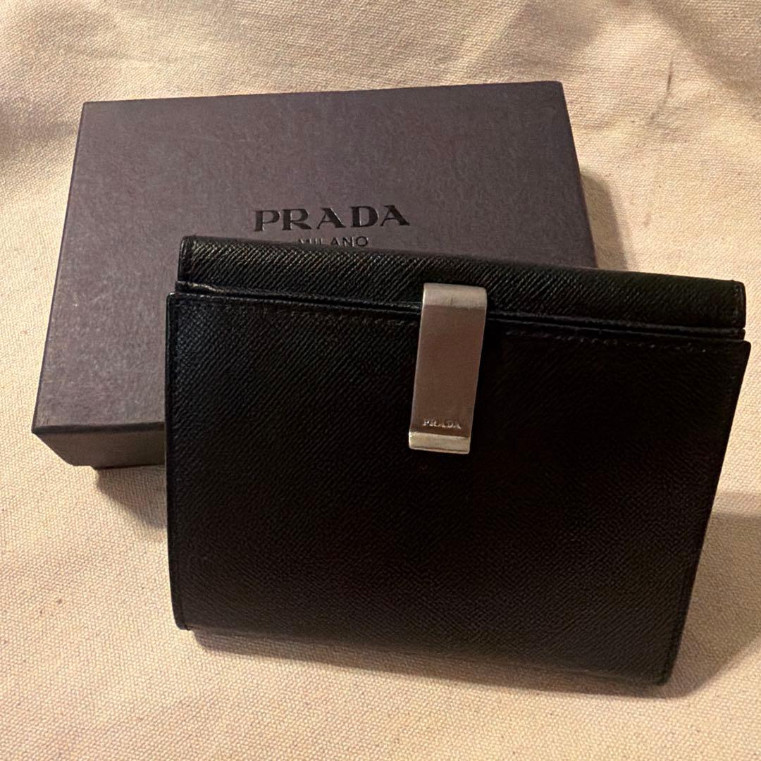 未使用　PRADA 二つ折り財布