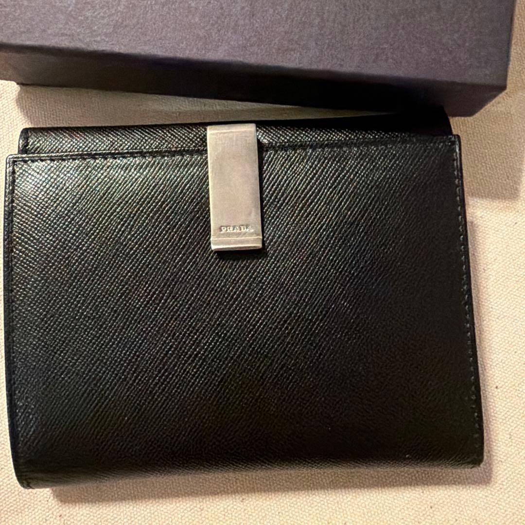 未使用　PRADA 二つ折り財布