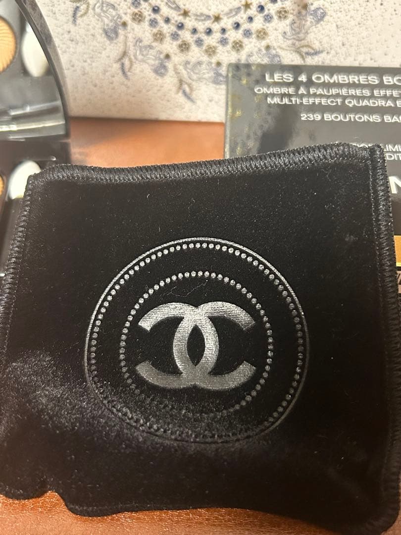 新品・未使用CHANEL アイシャドウ　特別限定品☆完売　239 ブトンバロック